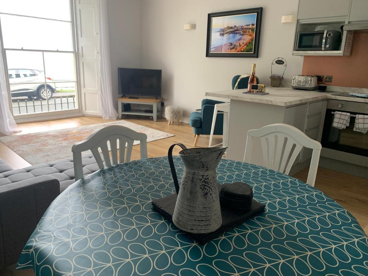 Beautiful Flat With Harbour Views Tenby Ngoại thất bức ảnh